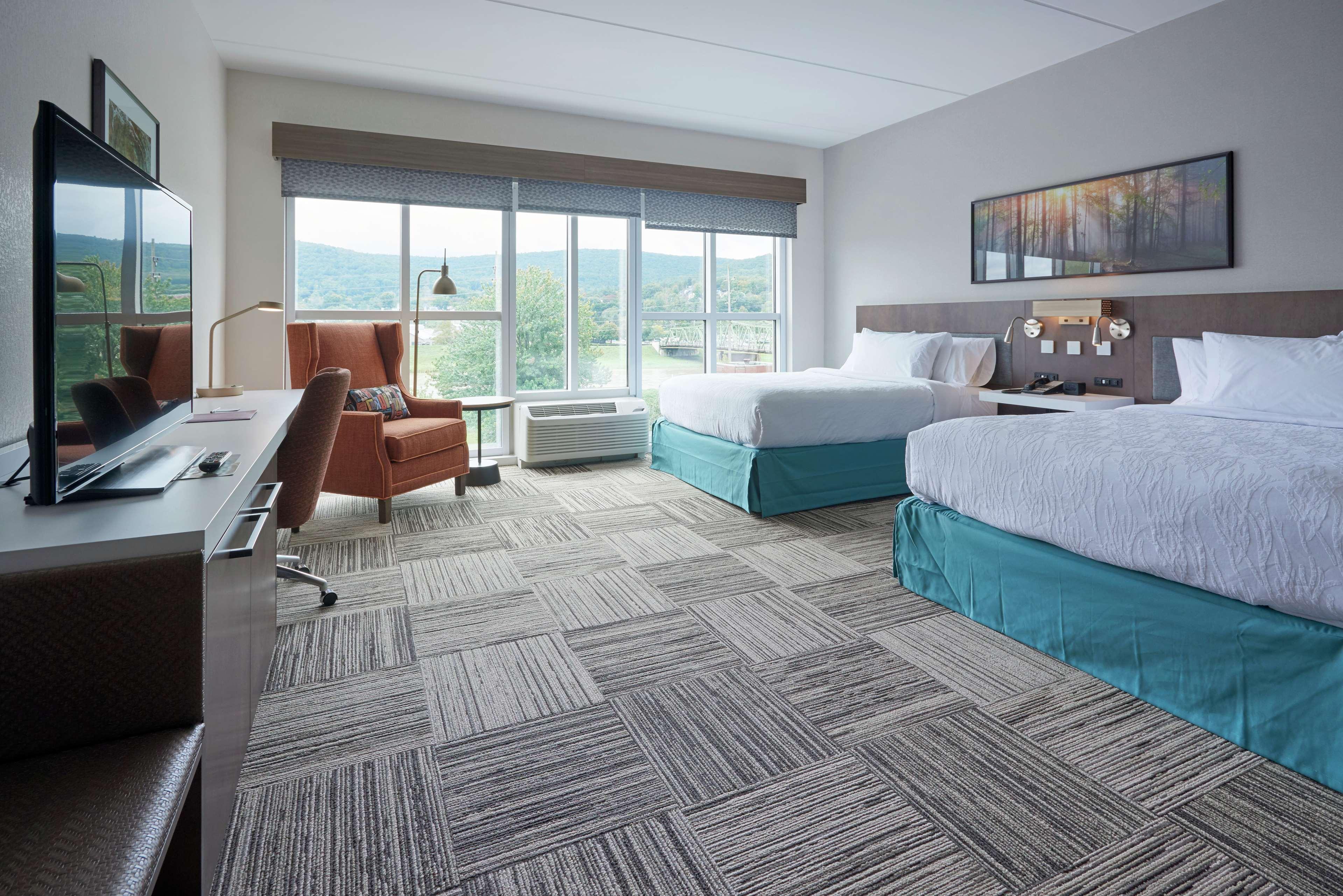 Hilton Garden Inn Corning Downtown Екстер'єр фото