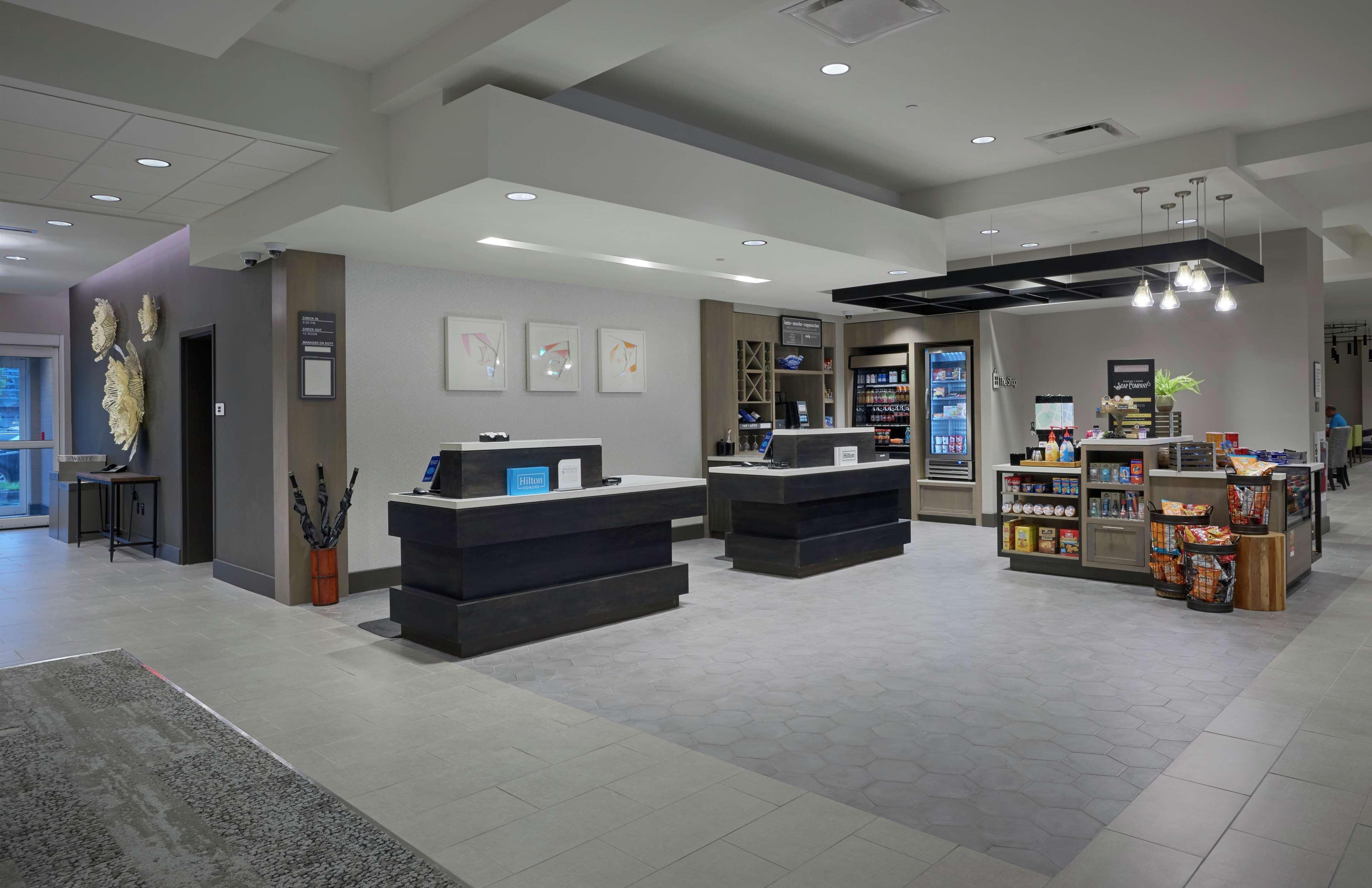 Hilton Garden Inn Corning Downtown Екстер'єр фото