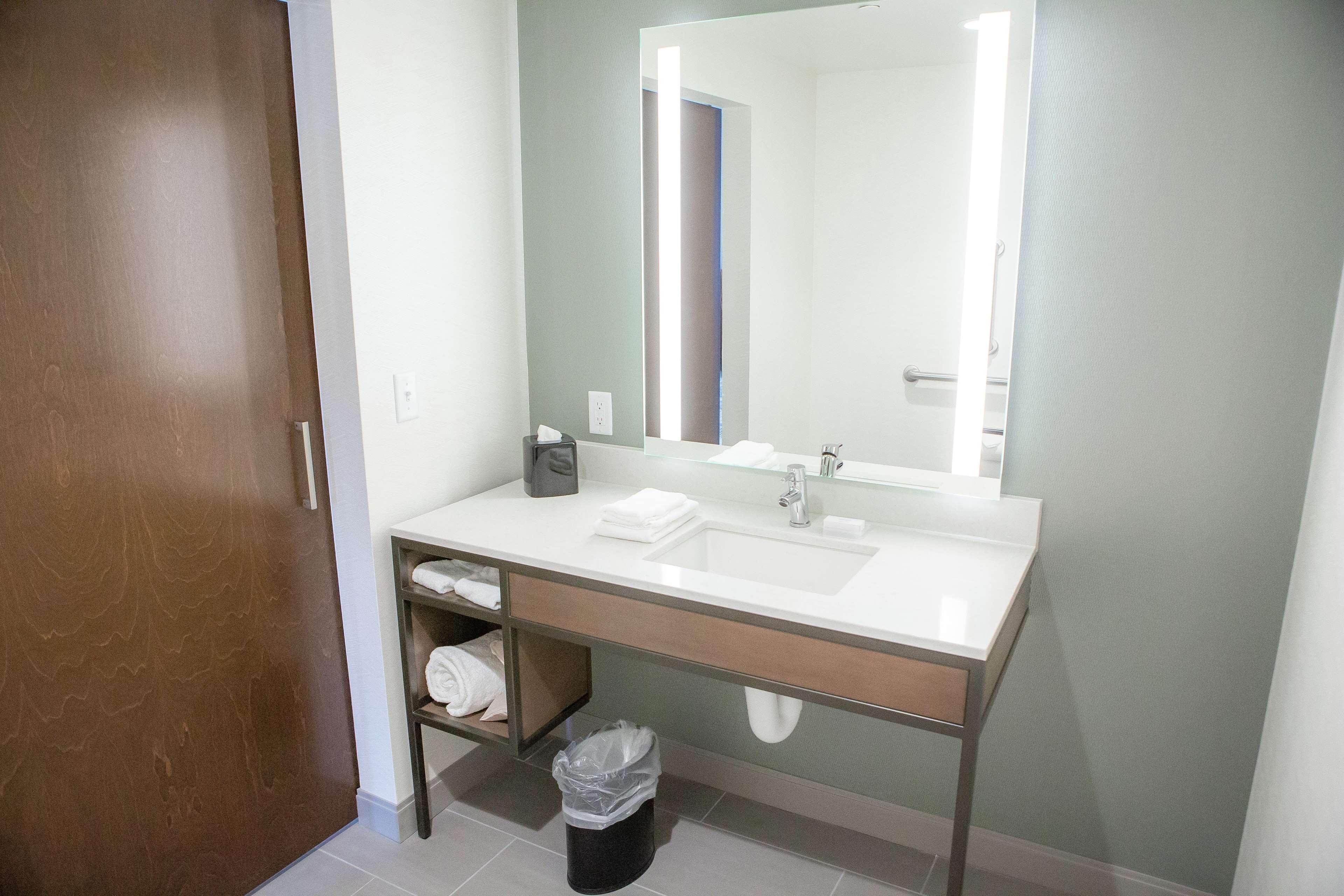 Hilton Garden Inn Corning Downtown Екстер'єр фото