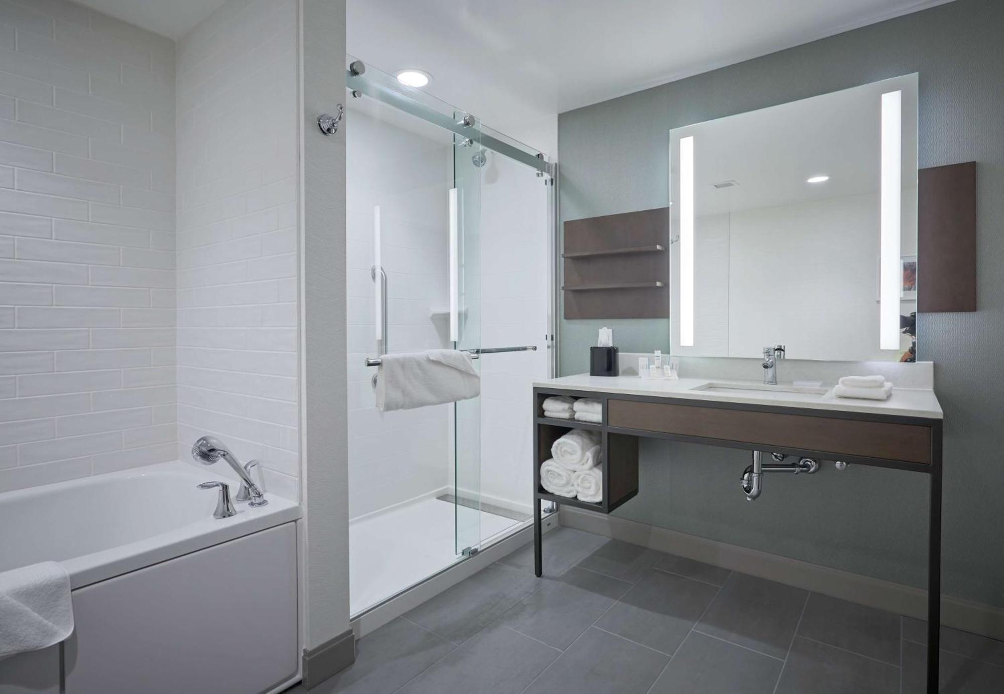 Hilton Garden Inn Corning Downtown Екстер'єр фото