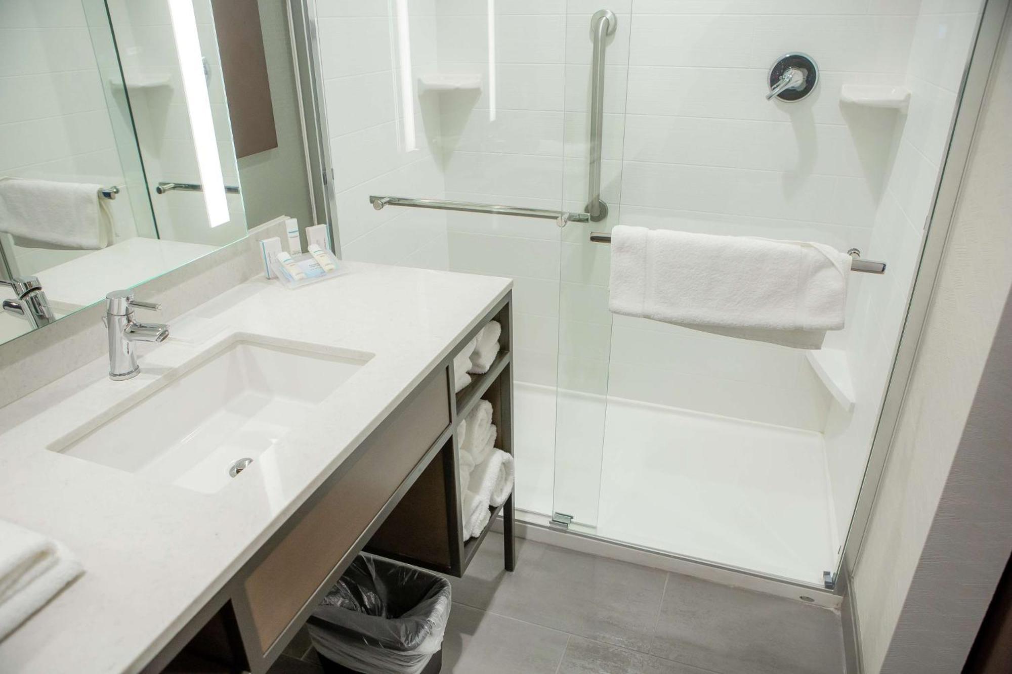 Hilton Garden Inn Corning Downtown Екстер'єр фото
