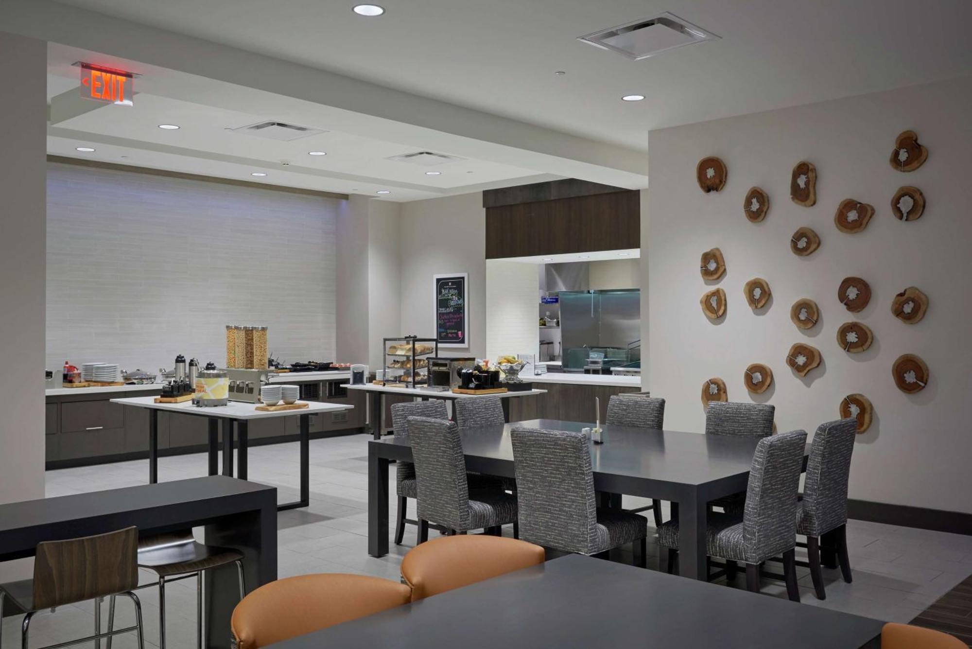 Hilton Garden Inn Corning Downtown Екстер'єр фото